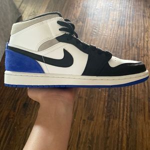 Jordan 1 Mid SE Union Royal black toe